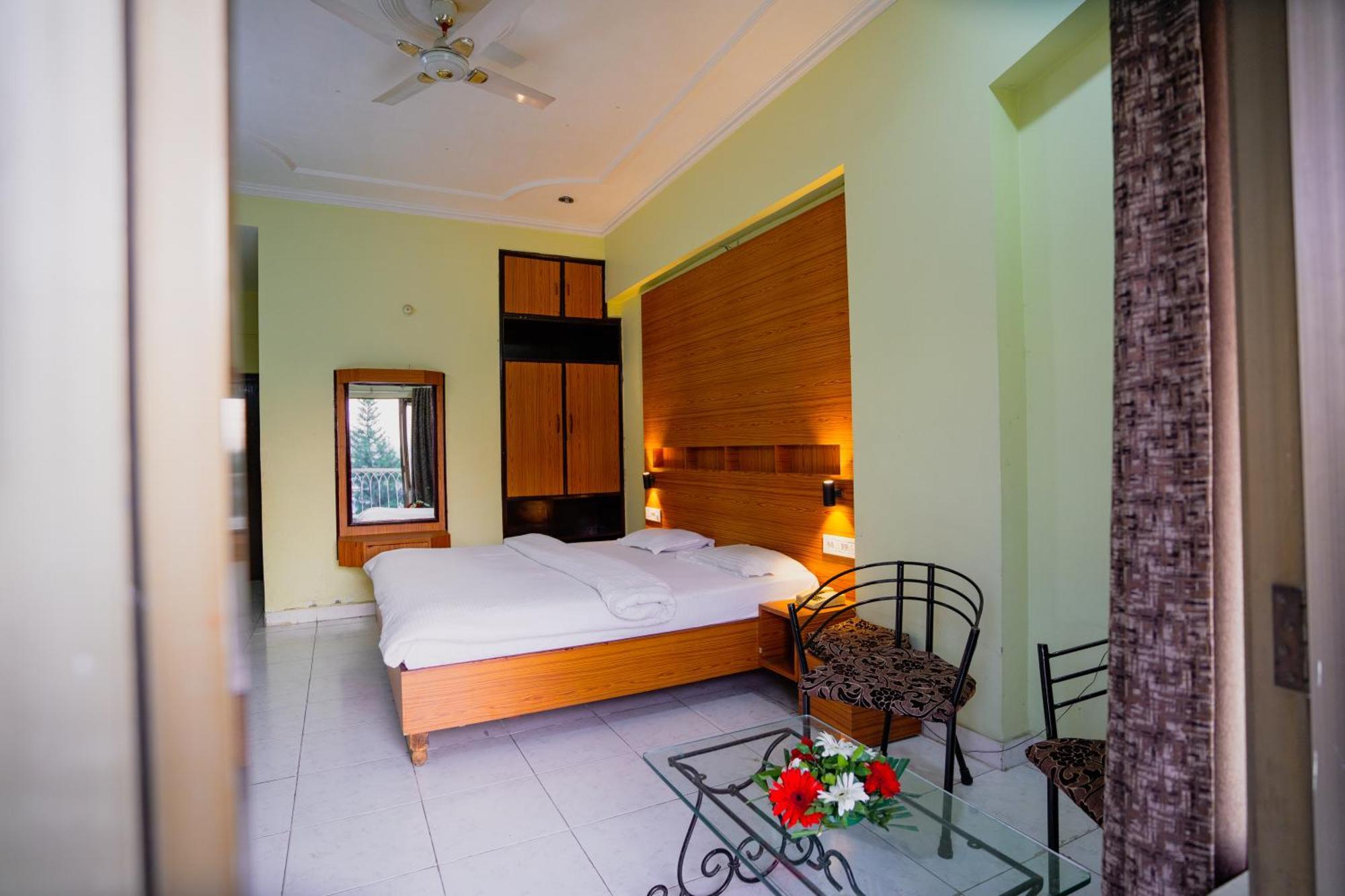Hotel Girdhar Mahal อินดอร์ ภายนอก รูปภาพ