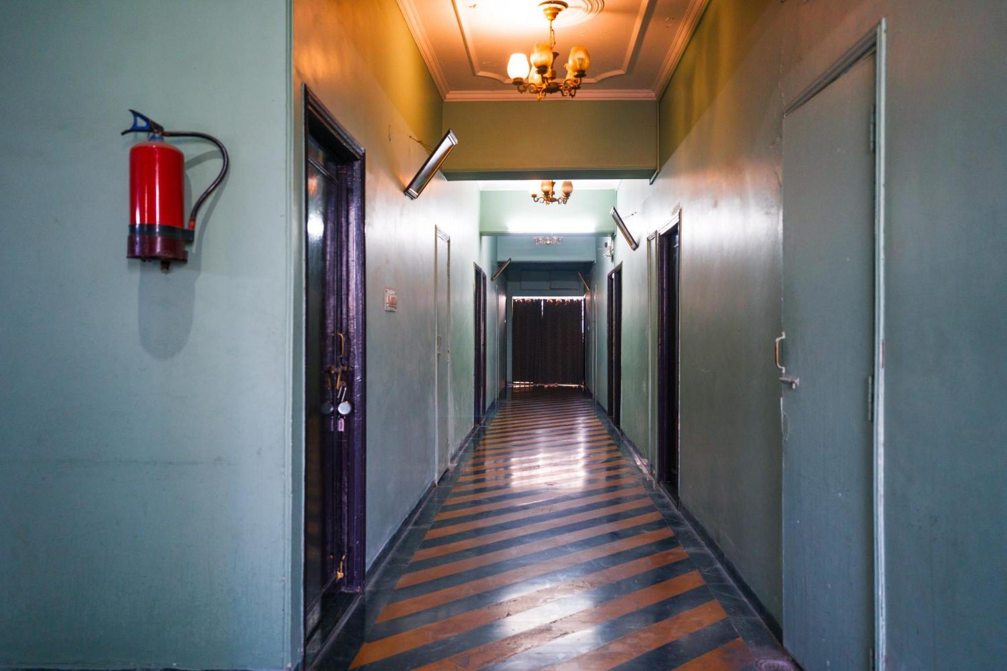 Hotel Girdhar Mahal อินดอร์ ภายนอก รูปภาพ