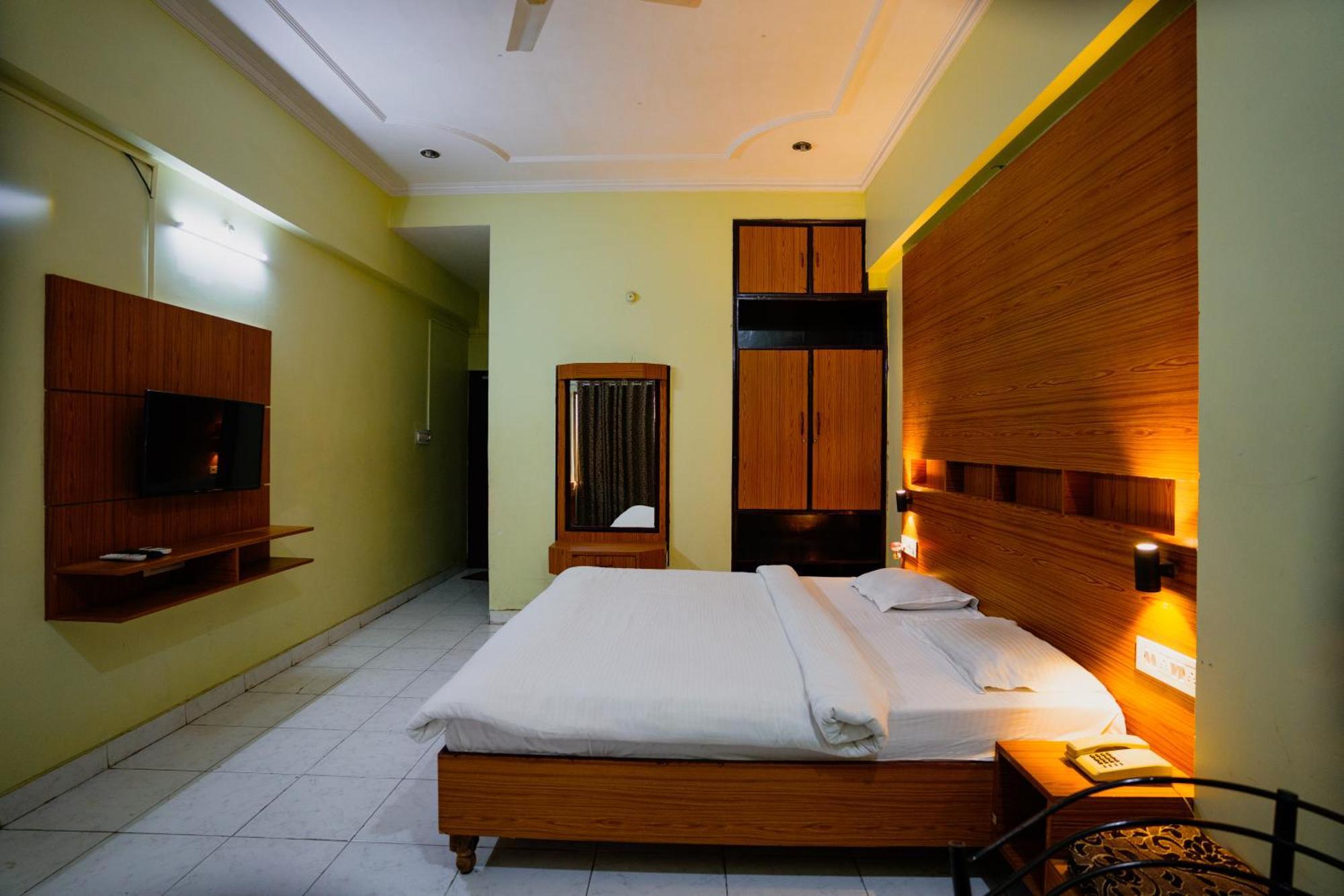 Hotel Girdhar Mahal อินดอร์ ภายนอก รูปภาพ
