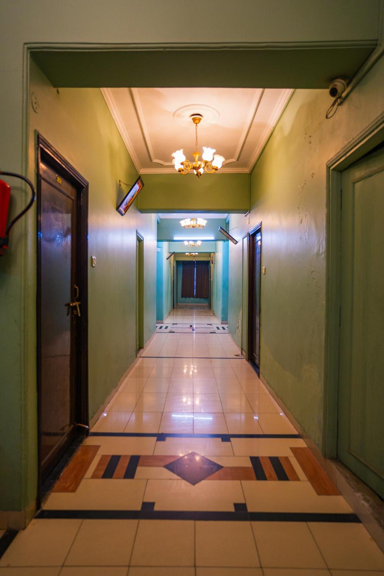 Hotel Girdhar Mahal อินดอร์ ภายนอก รูปภาพ
