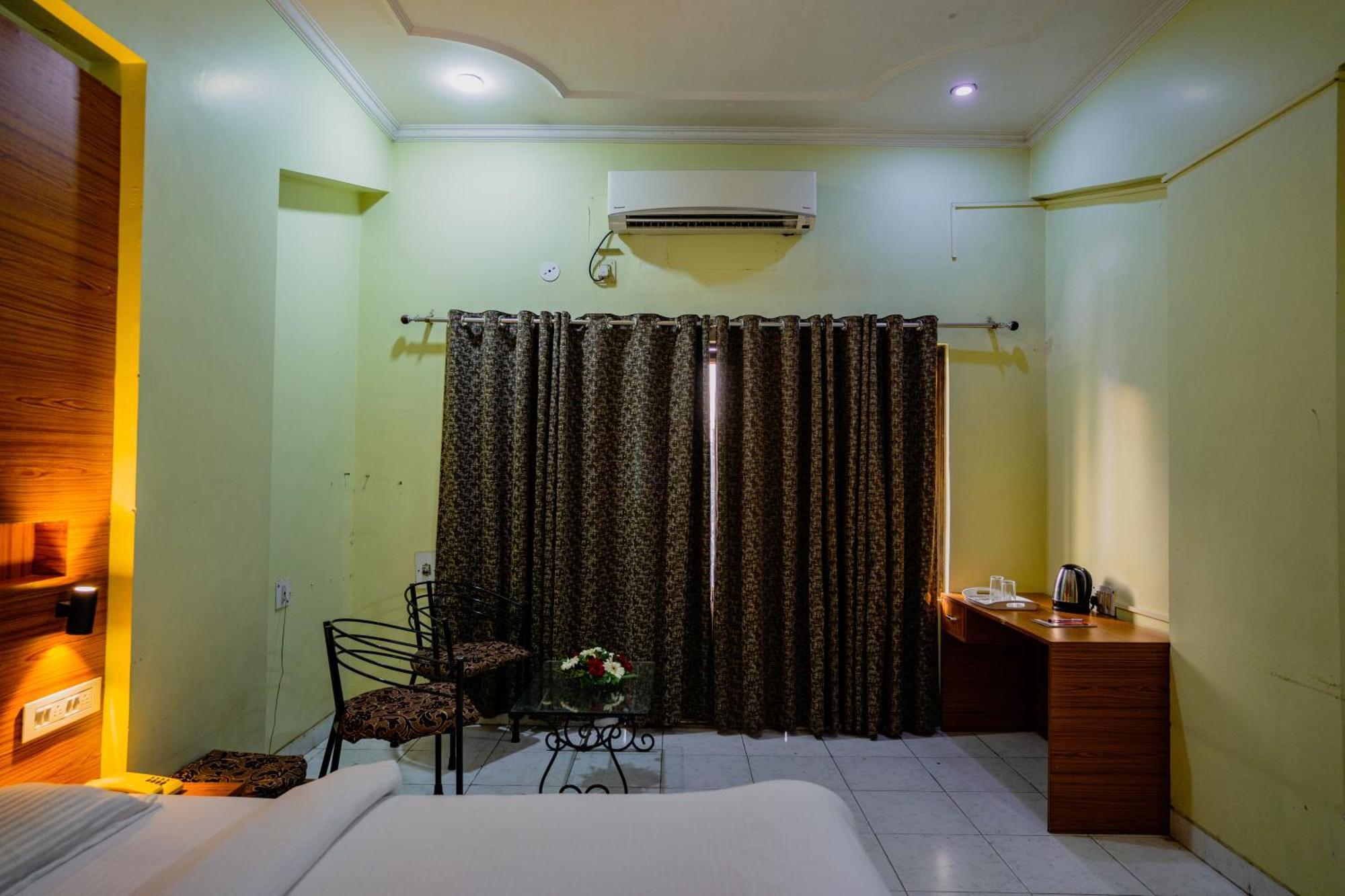 Hotel Girdhar Mahal อินดอร์ ภายนอก รูปภาพ