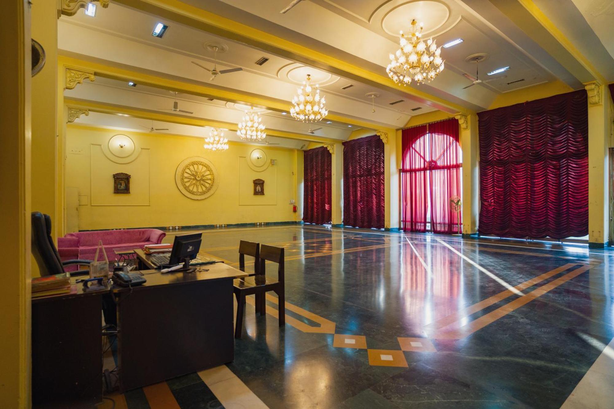 Hotel Girdhar Mahal อินดอร์ ภายนอก รูปภาพ