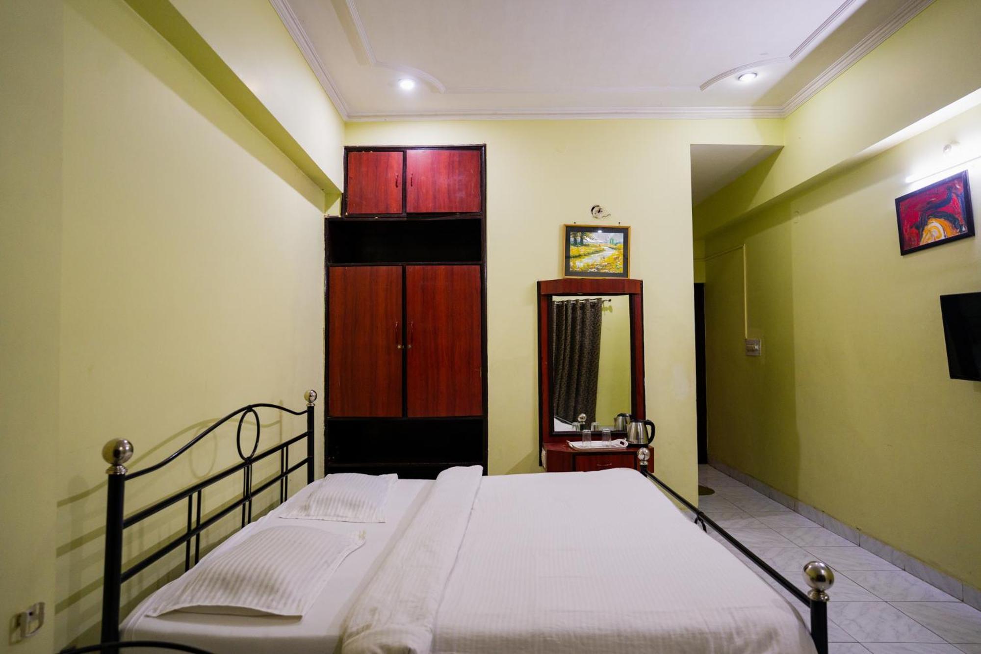 Hotel Girdhar Mahal อินดอร์ ภายนอก รูปภาพ