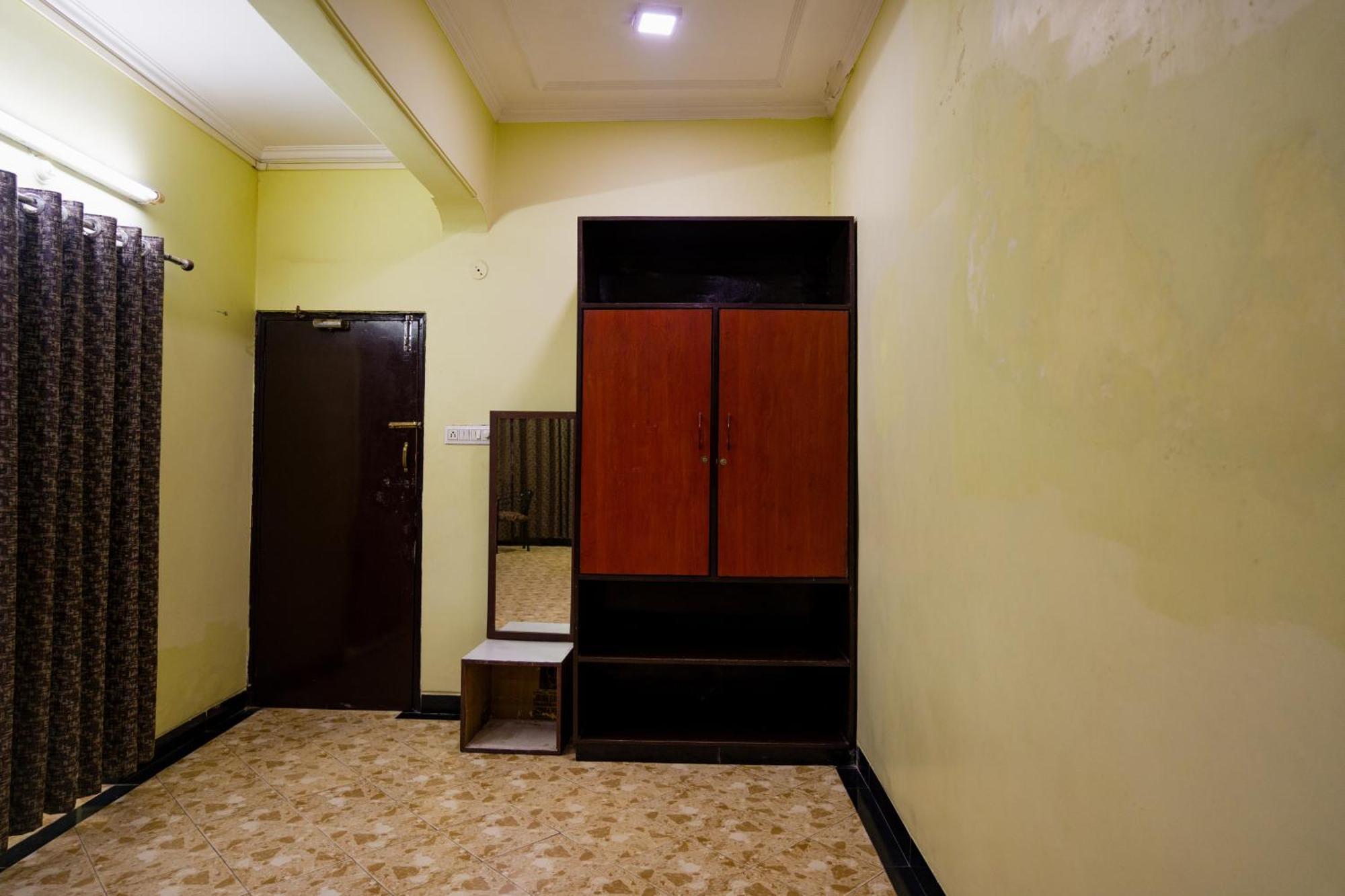 Hotel Girdhar Mahal อินดอร์ ภายนอก รูปภาพ