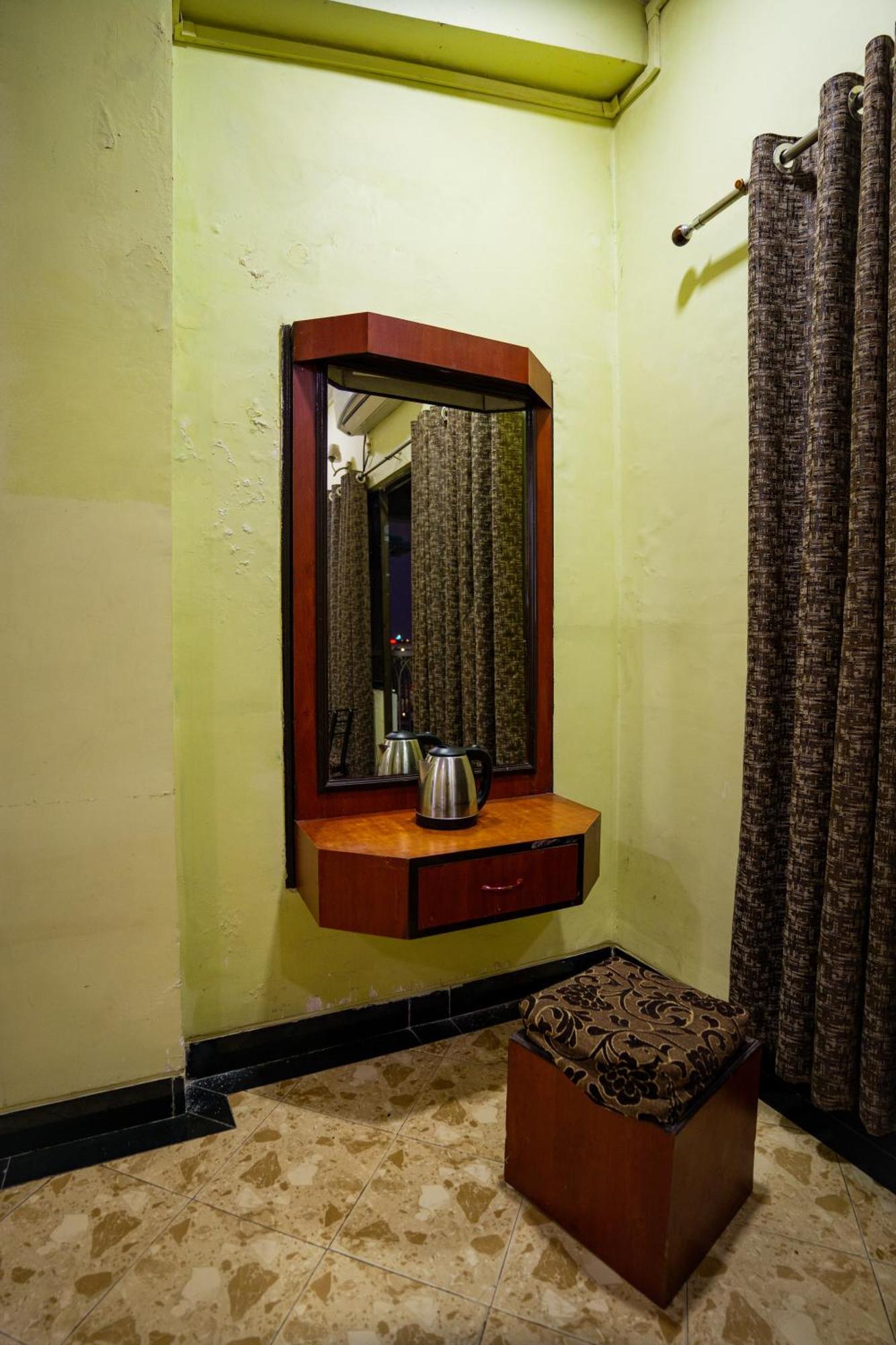 Hotel Girdhar Mahal อินดอร์ ภายนอก รูปภาพ
