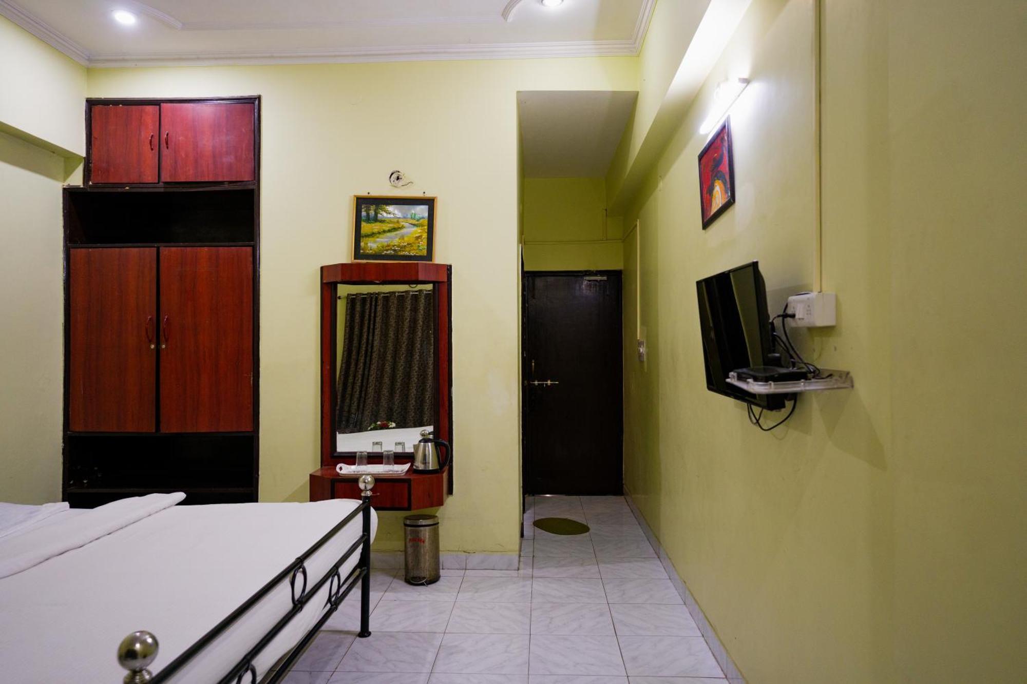Hotel Girdhar Mahal อินดอร์ ภายนอก รูปภาพ