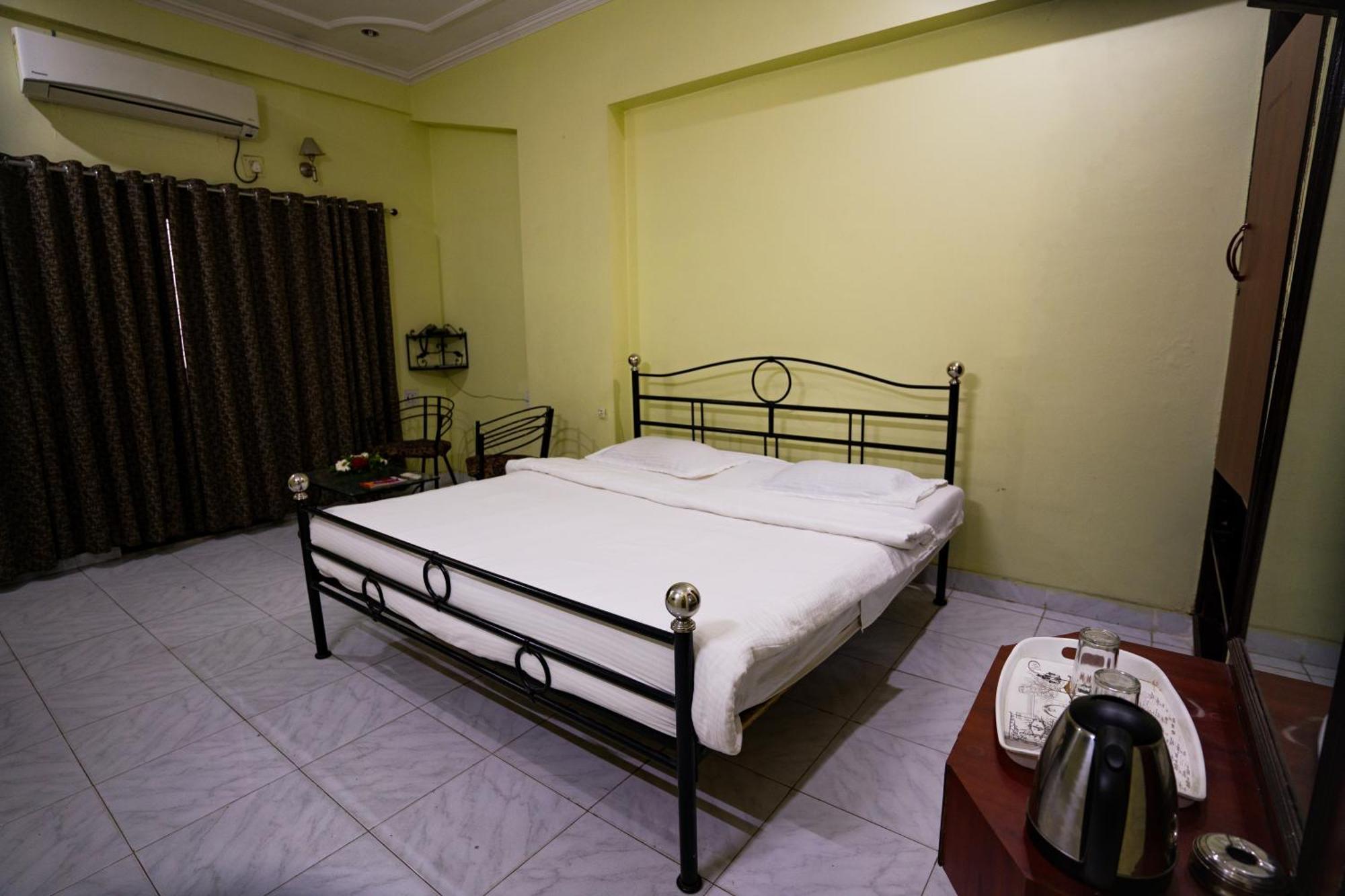 Hotel Girdhar Mahal อินดอร์ ภายนอก รูปภาพ