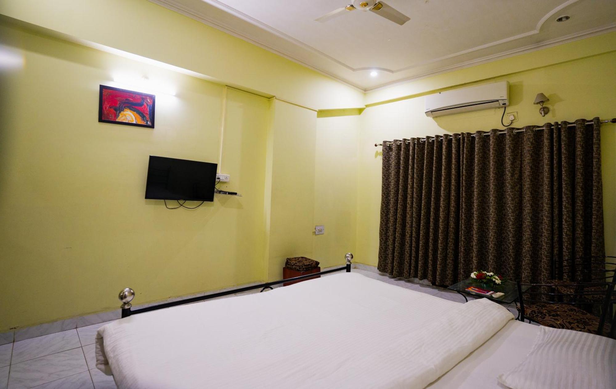 Hotel Girdhar Mahal อินดอร์ ภายนอก รูปภาพ