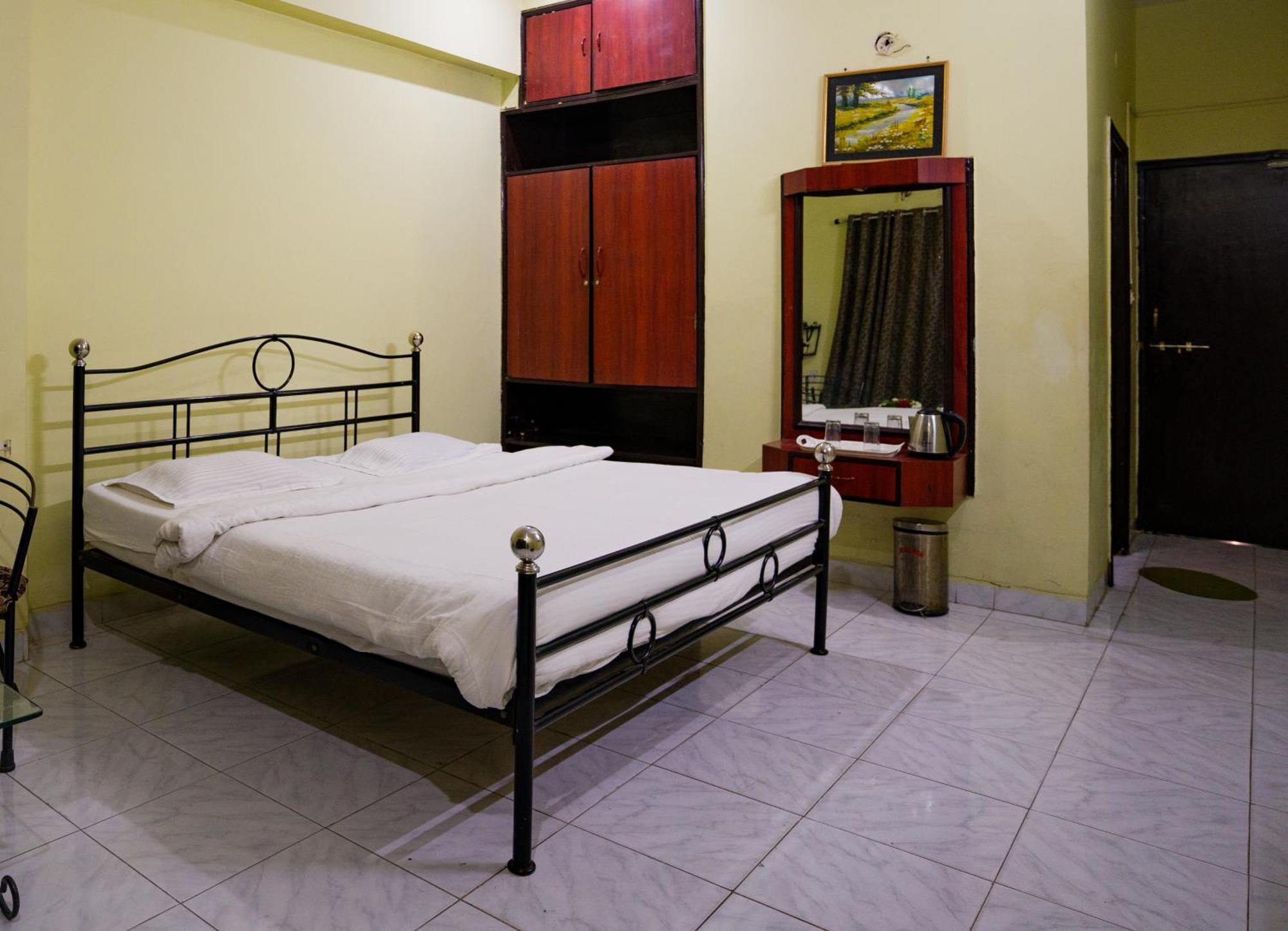 Hotel Girdhar Mahal อินดอร์ ภายนอก รูปภาพ