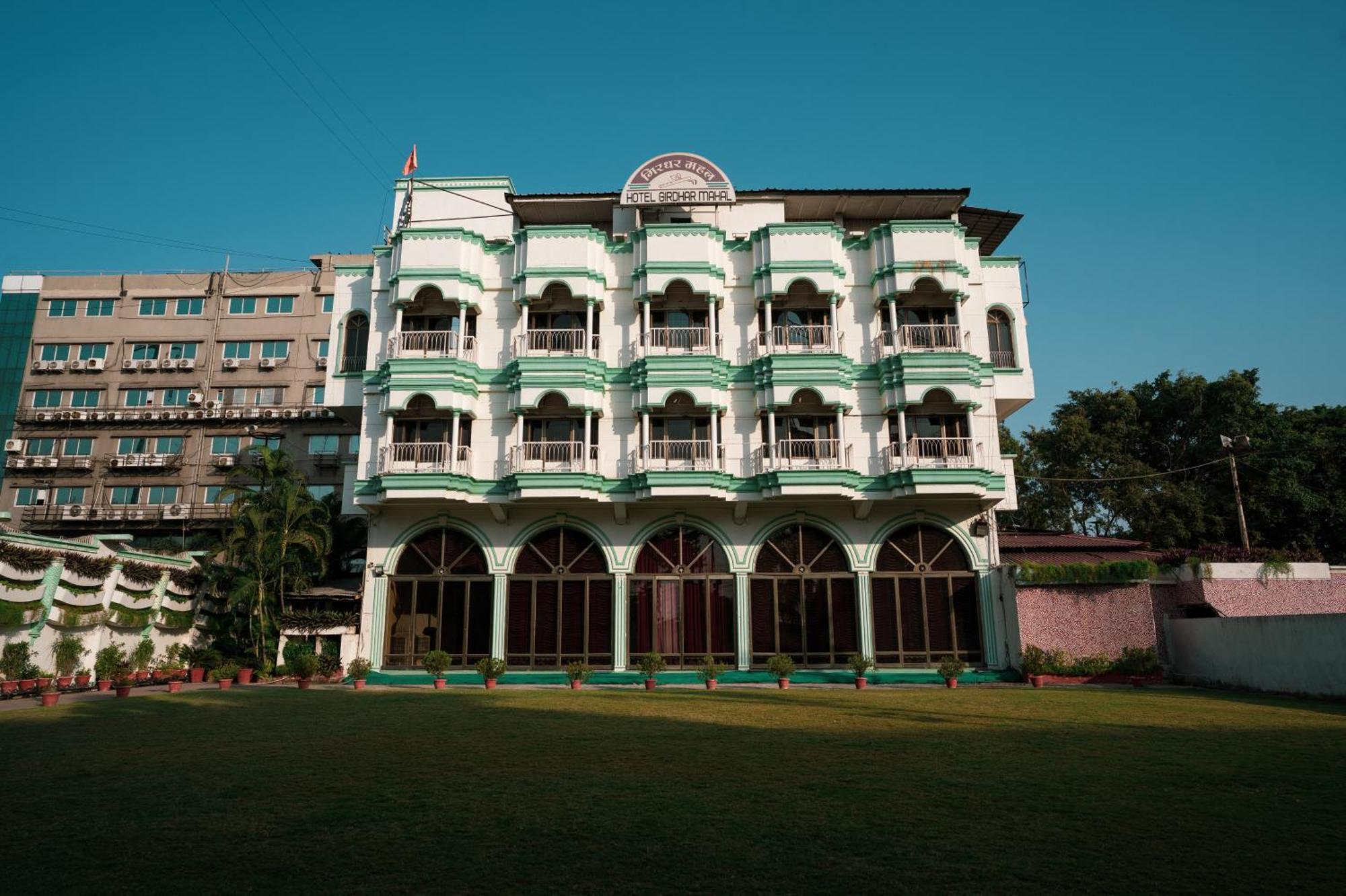 Hotel Girdhar Mahal อินดอร์ ภายนอก รูปภาพ
